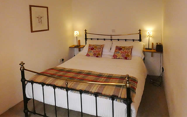 Monkstone Cottge - Romantic double bedroom