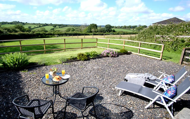 Monkstone Cottge - Private garden with patio furniture and BBQ